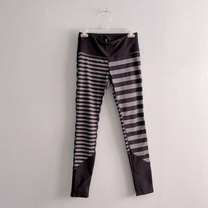 Mondetta Size S Black & Grey Stripped Legging